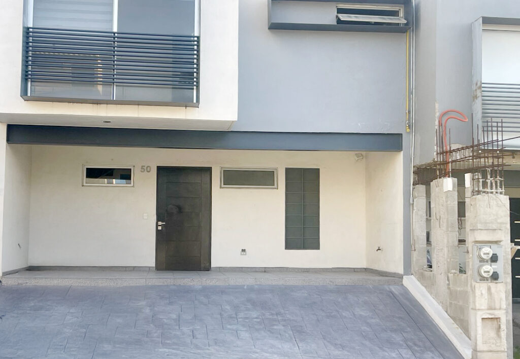 Se VENDE Casa moderna en Coto Bahia